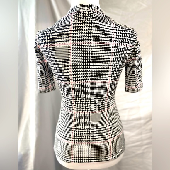 WHBM Houndstooth Black White Pink Plaid Mock Neck Short Sleeve Top EUC Size XXS - Picture 3 of 8